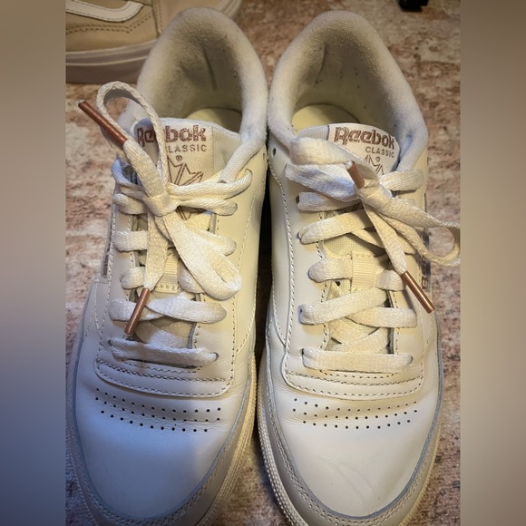 Reebok classics size 7 - Picture 2 of 4
